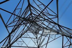 https://www.istockphoto.com/photo/detail-of-electricity-pylon-against-blue-sky-high-voltage-electric-pillar-from-below-gm836124668-136284309 gambar png