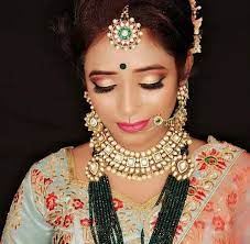 hand gujarati bridal look