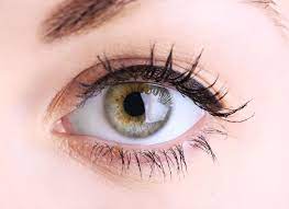 white spot on eye causes treatment