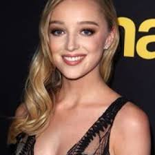 From phoebe dynevor's age and height to her previous roles, get to know bridgerton's daphne after starring as daphne bridgerton in netflix's bridgerton, phoebe dynevor is about to become one of. Phoebe Dynevor Clothes Outfits Brands Style And Looks Spotern