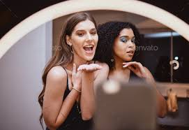 women beauty or makeup influencers for