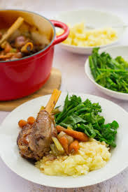 slow cooked lamb shanks with red wine