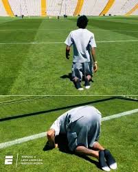 Raphinha walked on his knees across the Montjuic pitch as a mark of a successful season. He also did this back when he helped Leads avoid relegation