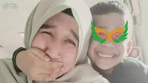 Ustaz abdul somad akhirnya resmi mengakhiri masa dudanya setelah menikah dengan seorang gadis bernama fatimah pernikahan uas dengan gadis berusia 19 tahun ini rupanya maju dari rencana. Mantan Istri Uas Mulai Singgung Orang Ketiga Nikah Siri Seleb Tempo Co