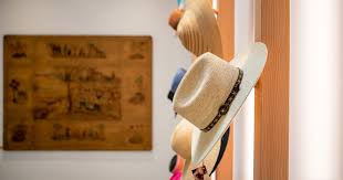 Il museo dei cappelli volanti di Salvatore Spataro - Intrecci di cultura ...