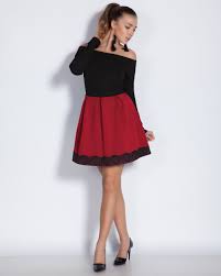 Изискан и сексапилен модел на къса червена рокля с дълъг ръкав. Koketna Damska Roklya V Cherno I Cherveno Katina