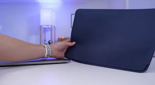 reviewing apple s macbook pro sleeve