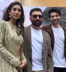 Sunny Deol compares son's debut film 'Dono' with his own production 'Socha Na Tha'