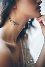 Tatouage papillon femme – signification et idées