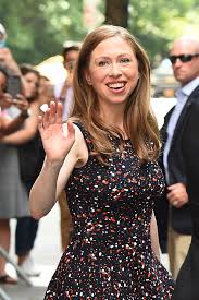 Maybe you know about chelsea clinton very well but do you know how old and tall is she and what is her net worth in 2021? Chelsea Clinton S Husband Took Her Daughter To School Why Is This News Vogue