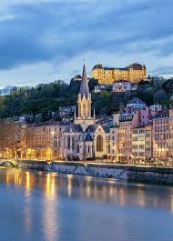 Elle est connue pour être la capitale du beaujolais. Lyon France Auvergne Villefranche Sur Saone Venissieux