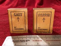 wood salt pepper by seasoning