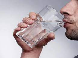 अगर आप भी भोजन करने के तुरंत बाद पीते है पानी, तो यह खबर एक बार जरूर पढ़ ले