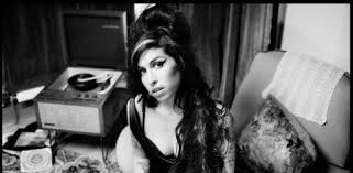 Amy Winehouse, la vida y el amor, un juego perdedor