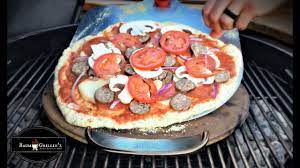 how to grill pizza on the weber pizza