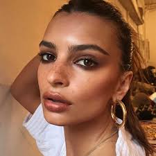 emily ratajkowski s summer makeup idea