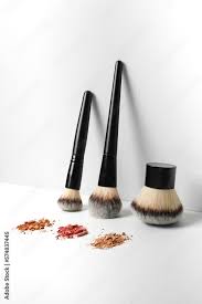 makeup brushes and loose makeup
