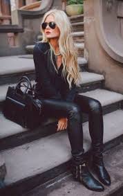 A flowy maxi tunic is another fabulous top to pair with leggings. 20 Ways To Wear Leather Leggings With Your Outfit Society19