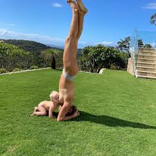 Transcending her sport snowboarding has never been the same since torah bright hit the scene. Australian Olympian Breastfeeds Baby While Doing Handstand People Com