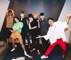 Halsey is the stage name of new jersey singer ashley nicolette frangipane. Halsey With Bts Jung Hoseok J Hope Amino