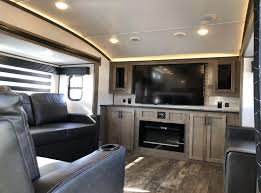 new 2022 sabre 37flh front living room