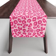 hot pink and fuchsia table runner