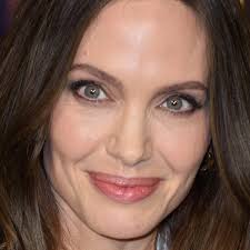 how angelina jolie s blue eyes helped