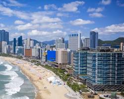 부산 해운대 해수욕장 전경, AI로 생성