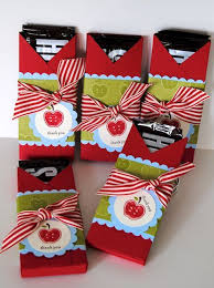 Sweeten your christmas decorating by incorporating holiday candies into centerpieces and arrangements. Very Cute Gifts Teacher Gifts Candy Crafts