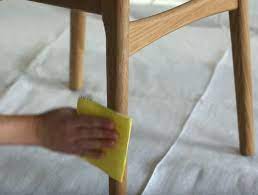 Holz lässt sich von hand mit schleifpapier oder mit einer schleifmaschine glätten. Holzstuhle Neu Gestalten Mit Zweifarbigen Beinen Godoit Ch