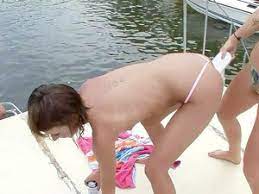 Girl nackt auf dem boot pornn
