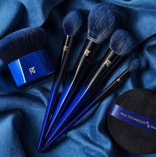 blue squirrel makeup brushes