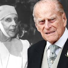 The queen's husband, a former naval officer, has been married to queen elizabeth since 1947 and is father to their four. Prinz Philip Expertin Verrat Seine Mutter War Immer Ein Riesiges Problem Fur Ihn Bunte De