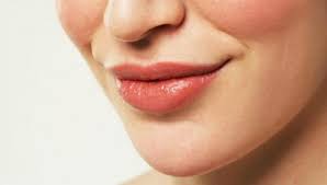 Dengan begitu warna merah pada bibir dapat terpancing dan membuatnya tampak pink alami. Penyebab Timbulnya Bercak Hitam Di Bibir Dan Cara Mengatasinya
