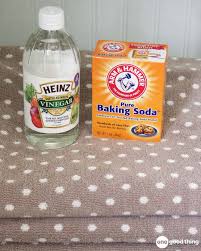 cleaning with baking soda and vinegar