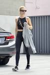 Resultado de imagem para rosie huntington-whiteley yoga