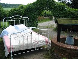 victorian brass bedstead company based