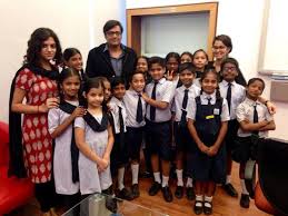 Swati was informed that the lady in the image is not pm modi's estranged wife jashodaben. The Akanksha Foundation On Twitter Akanksha Kids Met The Softer Side Of Arnab Goswami At The Times Now Office A Wonderful Inspiring Experience Http T Co Dgyfrip7nl