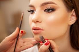 how to make your lips smaller top tips