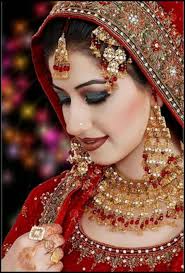 indian bride red dress with