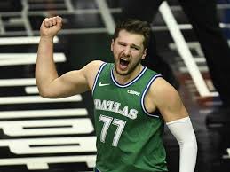 Luka doncic is a by all measures a prodigy … europe has never seen anything like him … he has been playing at the highest level of european basketball since he was 16 years old and excelled … Basketball Nba Doncic Fuhrt Mavericks Mit Triple Double Zum Sieg