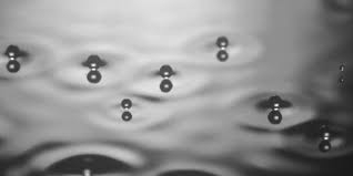 Bouncing Liquid Surface Can Make Bubbles Do A Stop Start