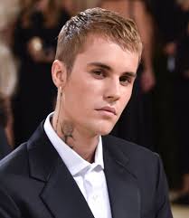 Justin Bieber chides fans for screaming during moment of silence for  Buffalo victims | Wonderwall.com