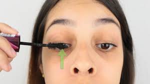 how to apply mascara with pictures