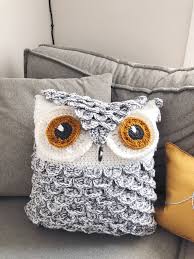 Fabric owl pillow with free pattern | owl pillow pattern. Snowy Owl Pillow Stuff Steph Makes
