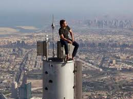 tom cruise sit atop the burj khalifa
