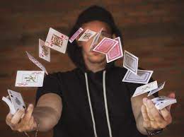 tours de magie à faire avec des cartes