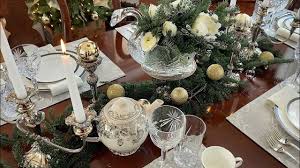 christmas table setting elegant