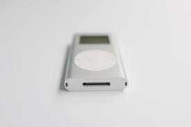 Смотреть что такое ipod mini в других словарях ipod mini — l'ipod mini est un baladeur numérique conçu par apple et commercialisé entre janvier 2004 et septembre 2005. Ipod Mini Minimally Minimal