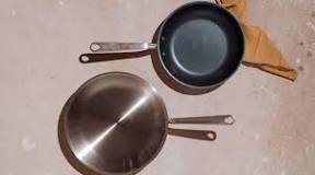 What is difference between a skillet and a frying pan?